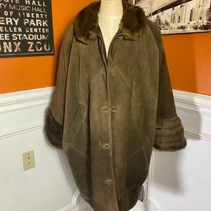 Vintage Giorgio Armani Fur Suede Coat With Fur Trim in Size 44 %100 Acetato